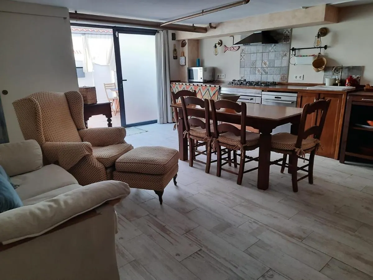 Un Apartamento Vacacional Con Detalles De Un Hogar Mairena del Aljarafe
